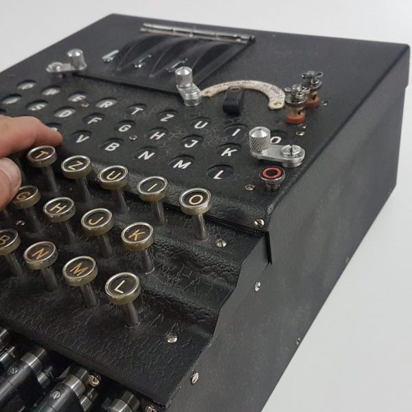 Enigma-Tastatur.jpg